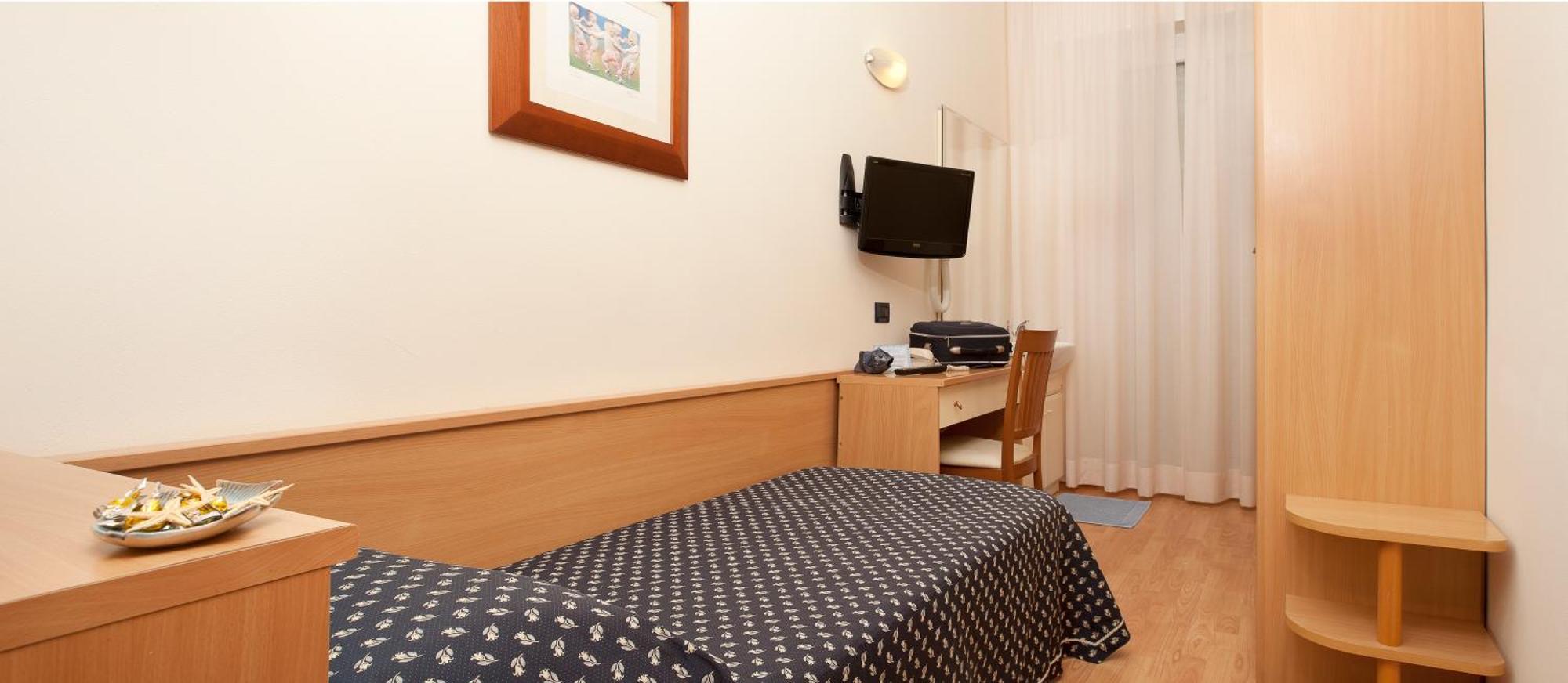 Hotel Baltic Rimini Quarto foto